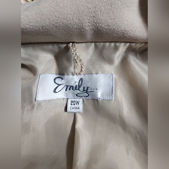 Womens size 20W Emily brand beige pant suit - Picture 4 of 10